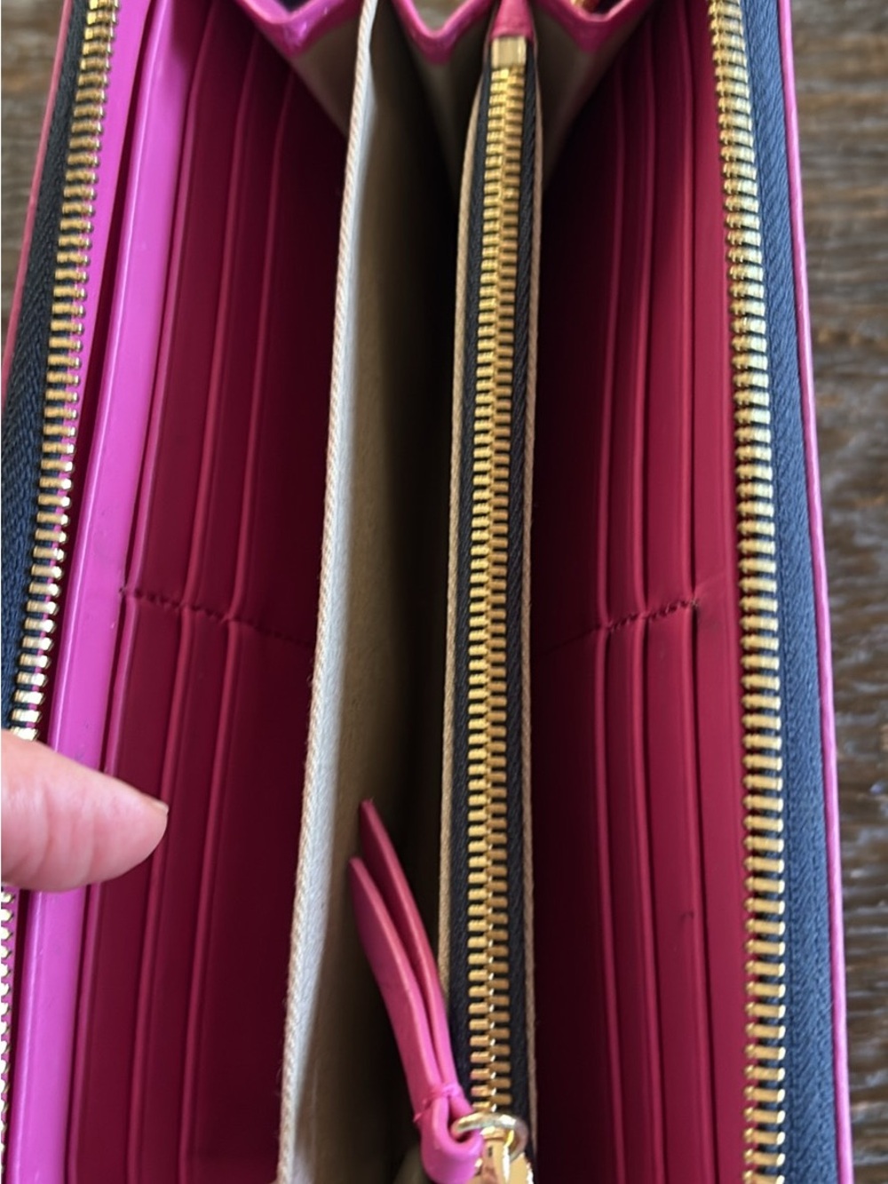 J. Crew Hot Pink Smooth Leather zip around Wallet - Picture 3 of 3